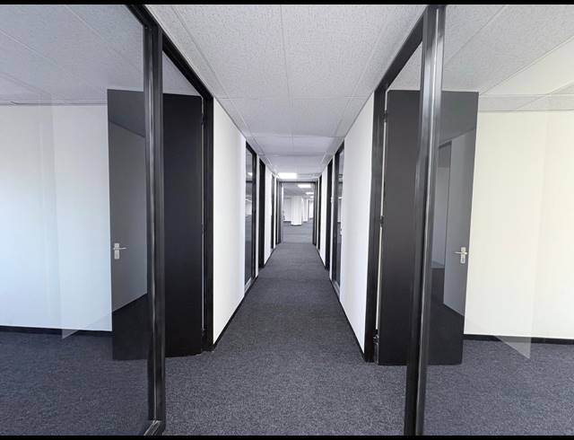739M² OFFICE TO LET IN MIDRIDGE PARK